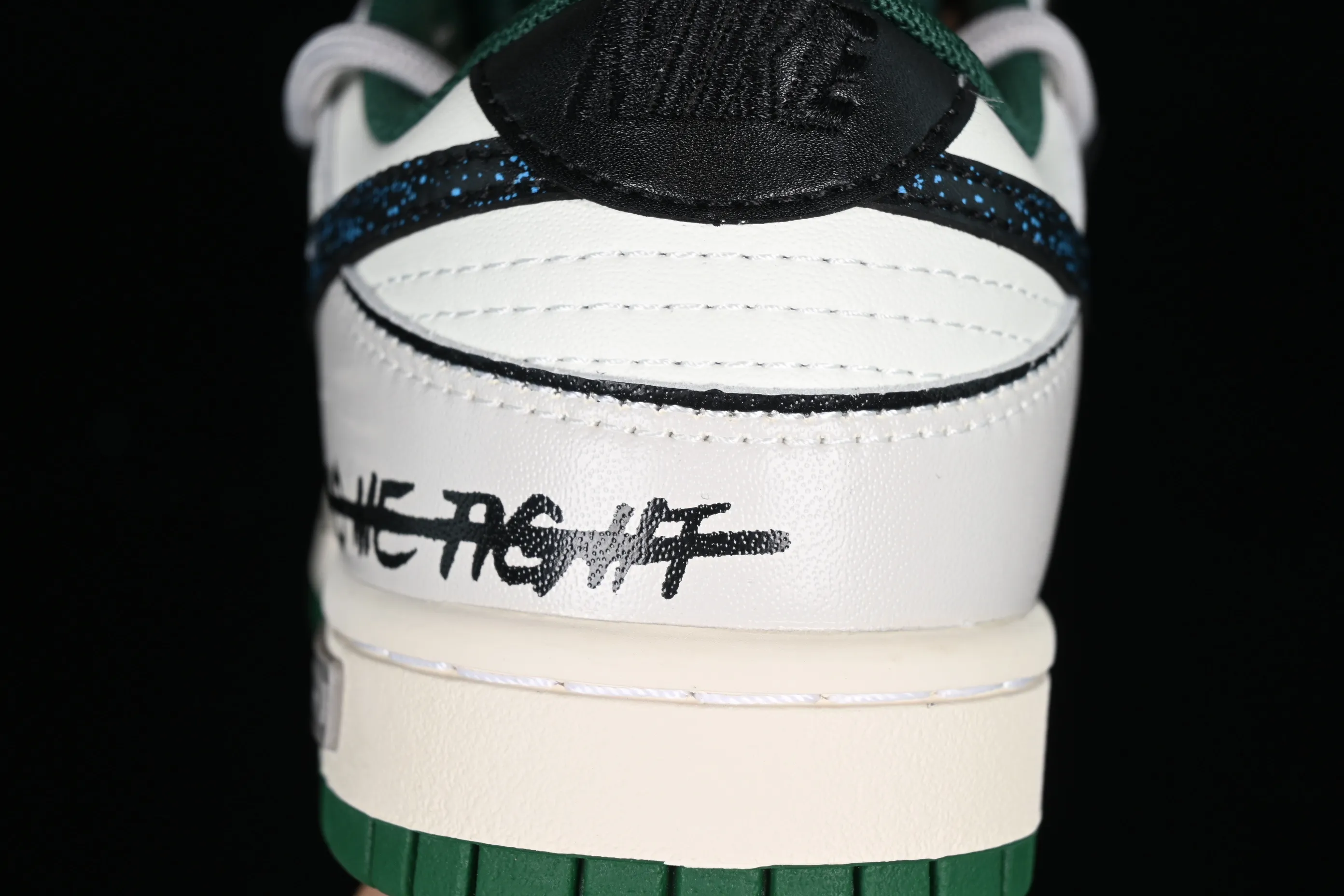 All Categories Nk SB Dunk Series Nk SB Dunk Low Low-top sneakers Nk Dunk Low "Miami Hurricanes" Space Exploration Star Trek Customized version of deconstructed straps retro distressed low-top sneakers DD1391-300